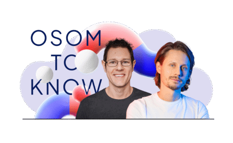 Maciej and Greg stand in front of a colorful abstract background with "Osom to Know" displayed behind them. One, in glasses and a dark shirt, and the other, bearded in white, discuss WordPress tips and e-mail marketing strategies.